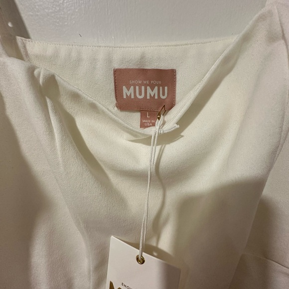 Elegant White Sleeveless Dress - Picture 3 of 4